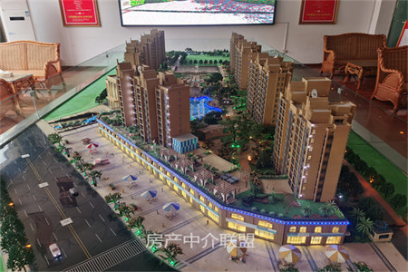 河畔豪庭3室2厅2卫68万117m2毛坯房出售
